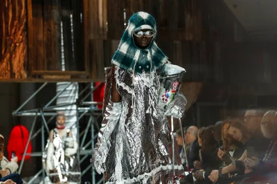 Look 16